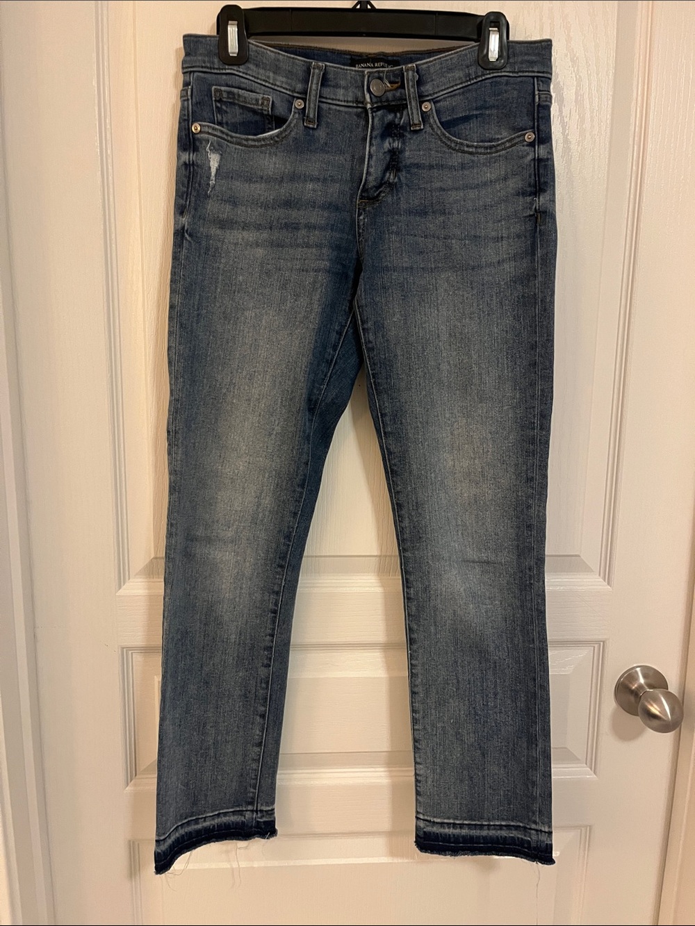 Banana Republic Women's Cropped Ankle Jeans in Washed Denim Size 26